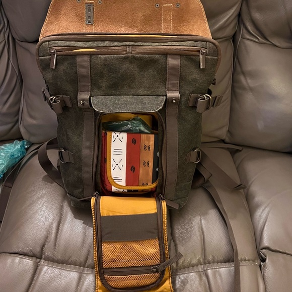 National Geographic Africa, probably, camera & laptop backpack. DSLR mirrorless - Picture 8 of 16
